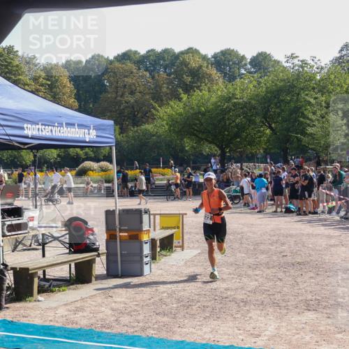 08.09.2024 - Stadtparktriathlon Luisa Fischer http://msf.ph/oto/7035847 08.09.2024 11:22:33 Ziel 322 meine-sportfotos.de
