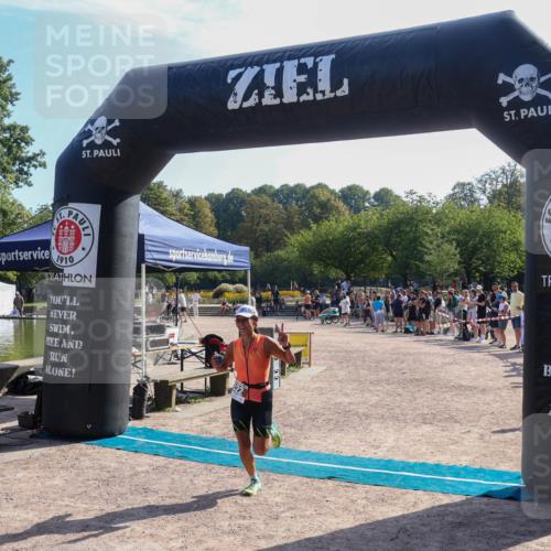 08.09.2024 - Stadtparktriathlon Luisa Fischer http://msf.ph/oto/7035859 08.09.2024 11:22:35 Ziel 322 meine-sportfotos.de