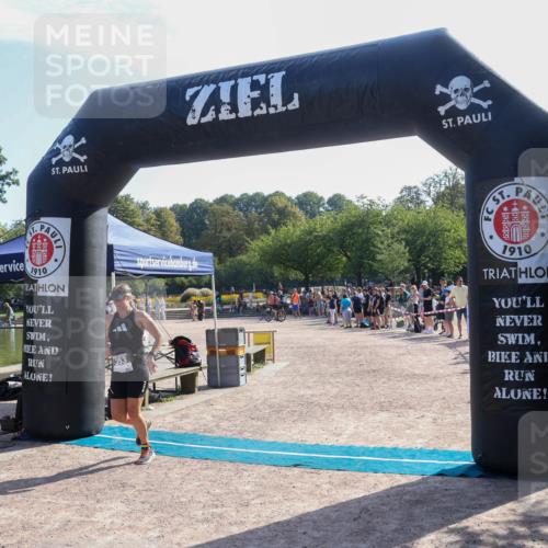 08.09.2024 - Stadtparktriathlon Luisa Fischer http://msf.ph/oto/7035870 08.09.2024 11:23:01 Ziel 353 meine-sportfotos.de