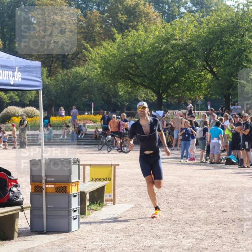 08.09.2024 - Stadtparktriathlon Luisa Fischer http://msf.ph/oto/7035954 08.09.2024 11:24:09 Ziel 423 meine-sportfotos.de