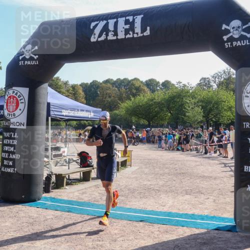 08.09.2024 - Stadtparktriathlon Luisa Fischer http://msf.ph/oto/7035969 08.09.2024 11:24:11 Ziel 423 meine-sportfotos.de