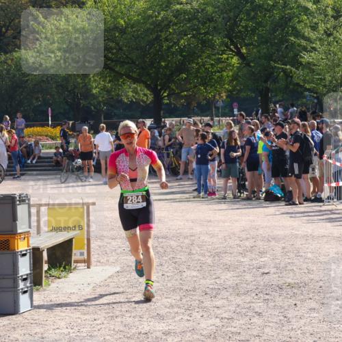 08.09.2024 - Stadtparktriathlon Luisa Fischer http://msf.ph/oto/7035982 08.09.2024 11:24:36 Ziel 284 meine-sportfotos.de