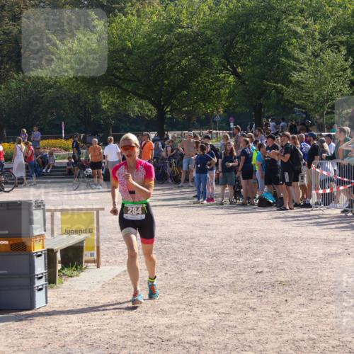 08.09.2024 - Stadtparktriathlon Luisa Fischer http://msf.ph/oto/7035984 08.09.2024 11:24:36 Ziel 284 meine-sportfotos.de