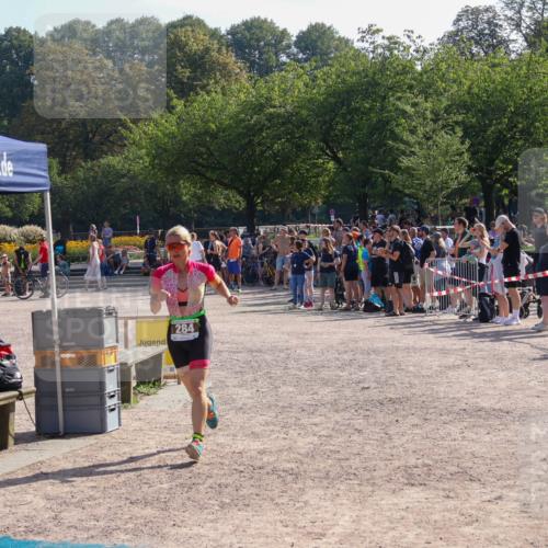 08.09.2024 - Stadtparktriathlon Luisa Fischer http://msf.ph/oto/7035988 08.09.2024 11:24:37 Ziel 284 meine-sportfotos.de
