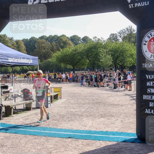 08.09.2024 - Stadtparktriathlon Luisa Fischer http://msf.ph/oto/7035994 08.09.2024 11:24:37 Ziel 284 meine-sportfotos.de