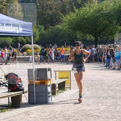 08.09.2024 - Stadtparktriathlon Luisa Fischer http://msf.ph/oto/7036045 08.09.2024 11:25:05 Ziel 290, 310, 359 meine-sportfotos.de