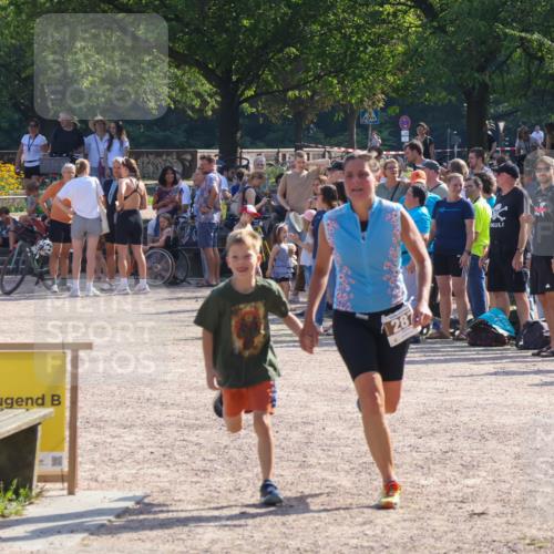 08.09.2024 - Stadtparktriathlon Luisa Fischer http://msf.ph/oto/7036068 08.09.2024 11:25:12 Ziel 287, 290 meine-sportfotos.de
