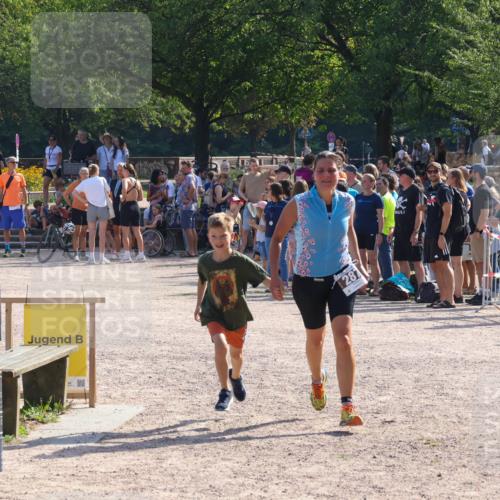 08.09.2024 - Stadtparktriathlon Luisa Fischer http://msf.ph/oto/7036069 08.09.2024 11:25:13 Ziel 287, 290 meine-sportfotos.de