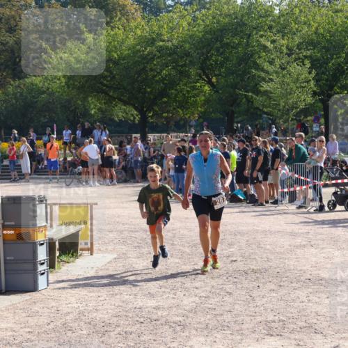 08.09.2024 - Stadtparktriathlon Luisa Fischer http://msf.ph/oto/7036071 08.09.2024 11:25:13 Ziel 287, 290 meine-sportfotos.de