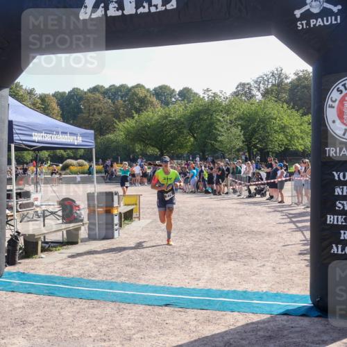 08.09.2024 - Stadtparktriathlon Luisa Fischer http://msf.ph/oto/7036119 08.09.2024 11:25:40 Ziel 278, 304 meine-sportfotos.de