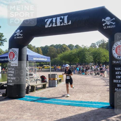 08.09.2024 - Stadtparktriathlon Luisa Fischer http://msf.ph/oto/7036184 08.09.2024 11:26:50 Ziel 323, 346, 357 meine-sportfotos.de