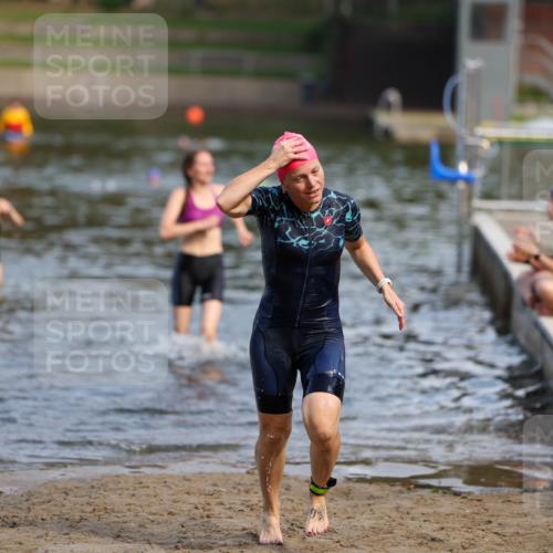 08.09.2024 - Stadtparktriathlon Michael Strokosch http://msf.ph/oto/7036188 08.09.2024 12:17:33 Schwimmen 855, 874, 878 meine-sportfotos.de