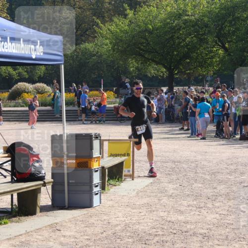 08.09.2024 - Stadtparktriathlon Luisa Fischer http://msf.ph/oto/7036206 08.09.2024 11:27:04 Ziel 391, 449 meine-sportfotos.de
