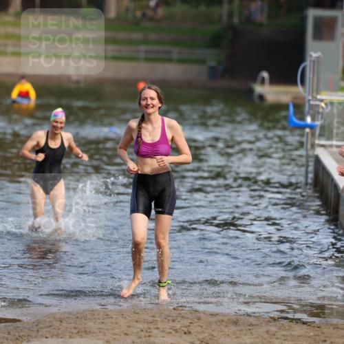 08.09.2024 - Stadtparktriathlon Michael Strokosch http://msf.ph/oto/7036212 08.09.2024 12:17:37 Schwimmen 855, 874 meine-sportfotos.de