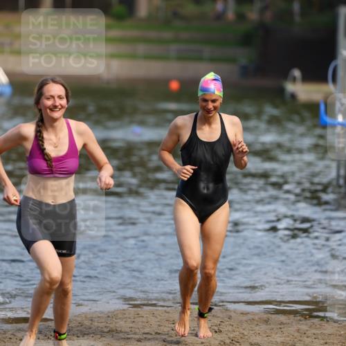 08.09.2024 - Stadtparktriathlon Michael Strokosch http://msf.ph/oto/7036229 08.09.2024 12:17:41 Schwimmen 855, 874 meine-sportfotos.de