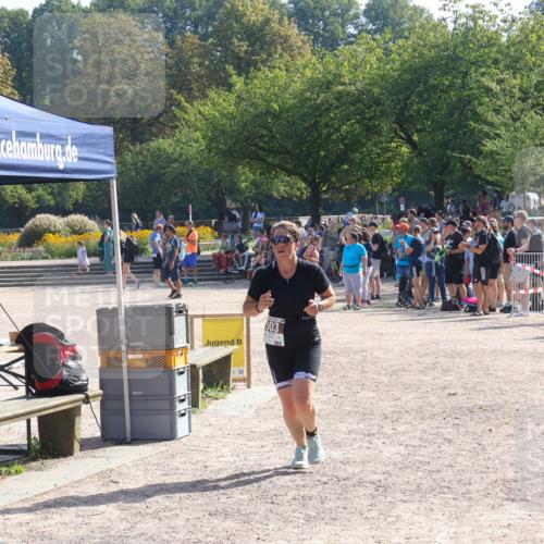 08.09.2024 - Stadtparktriathlon Luisa Fischer http://msf.ph/oto/7036230 08.09.2024 11:27:11 Ziel 303, 313, 449 meine-sportfotos.de