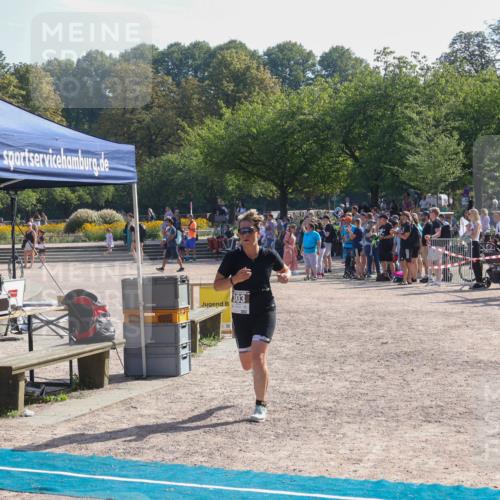 08.09.2024 - Stadtparktriathlon Luisa Fischer http://msf.ph/oto/7036232 08.09.2024 11:27:11 Ziel 303, 313, 449 meine-sportfotos.de