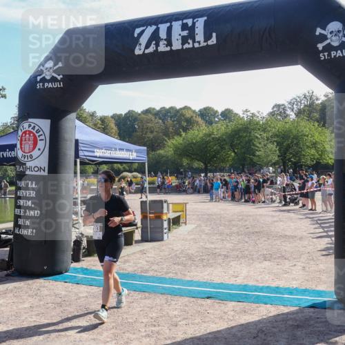 08.09.2024 - Stadtparktriathlon Luisa Fischer http://msf.ph/oto/7036242 08.09.2024 11:27:12 Ziel 303, 313, 449 meine-sportfotos.de