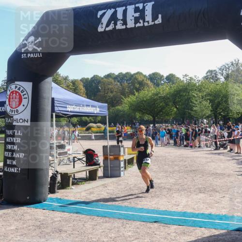 08.09.2024 - Stadtparktriathlon Luisa Fischer http://msf.ph/oto/7036252 08.09.2024 11:27:17 Ziel 303, 313, 348 meine-sportfotos.de