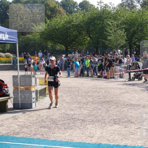08.09.2024 - Stadtparktriathlon Luisa Fischer http://msf.ph/oto/7036303 08.09.2024 11:27:39 Ziel 321, 363 meine-sportfotos.de