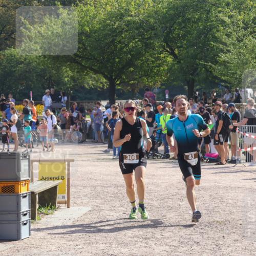 08.09.2024 - Stadtparktriathlon Luisa Fischer http://msf.ph/oto/7036315 08.09.2024 11:27:45 Ziel 43, 308, 321 meine-sportfotos.de