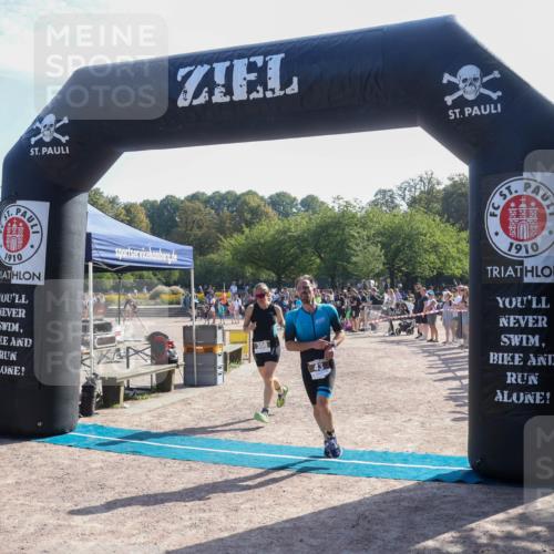 08.09.2024 - Stadtparktriathlon Luisa Fischer http://msf.ph/oto/7036318 08.09.2024 11:27:47 Ziel 43, 308, 321 meine-sportfotos.de