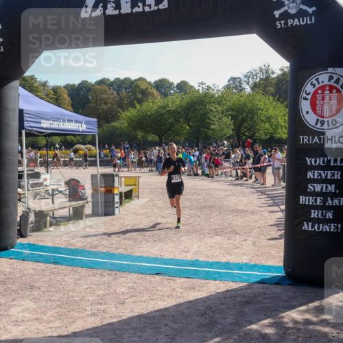 08.09.2024 - Stadtparktriathlon Luisa Fischer http://msf.ph/oto/7036338 08.09.2024 11:28:26 Ziel 349 meine-sportfotos.de