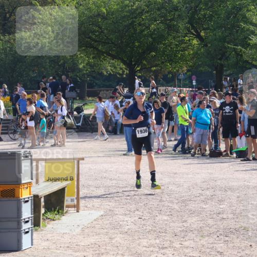08.09.2024 - Stadtparktriathlon Luisa Fischer http://msf.ph/oto/7036344 08.09.2024 11:28:43 Ziel 1936 meine-sportfotos.de