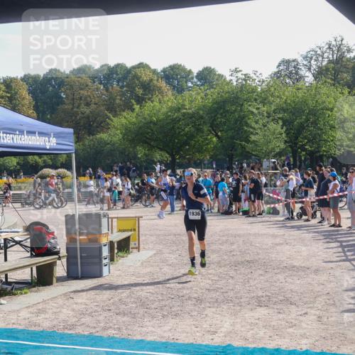 08.09.2024 - Stadtparktriathlon Luisa Fischer http://msf.ph/oto/7036347 08.09.2024 11:28:45 Ziel 1936 meine-sportfotos.de