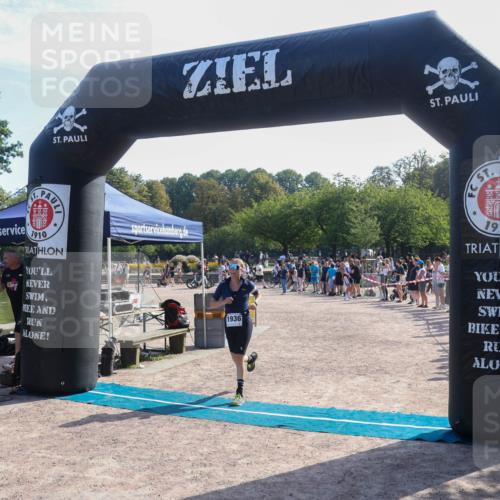 08.09.2024 - Stadtparktriathlon Luisa Fischer http://msf.ph/oto/7036351 08.09.2024 11:28:46 Ziel 1936 meine-sportfotos.de