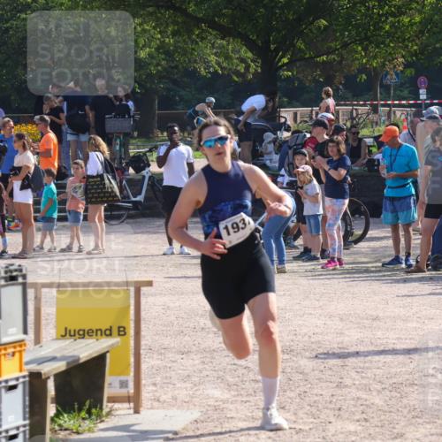 08.09.2024 - Stadtparktriathlon Luisa Fischer http://msf.ph/oto/7036354 08.09.2024 11:28:52 Ziel 1936, 1937 meine-sportfotos.de