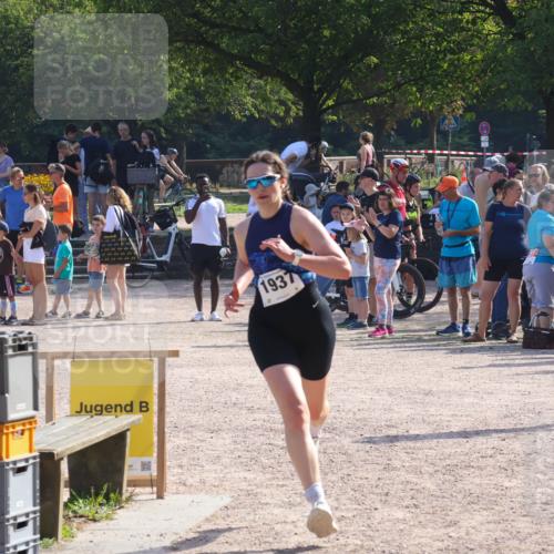 08.09.2024 - Stadtparktriathlon Luisa Fischer http://msf.ph/oto/7036355 08.09.2024 11:28:52 Ziel 1936, 1937 meine-sportfotos.de