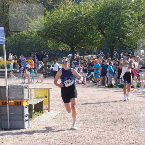 08.09.2024 - Stadtparktriathlon Luisa Fischer http://msf.ph/oto/7036357 08.09.2024 11:28:52 Ziel 1936, 1937 meine-sportfotos.de
