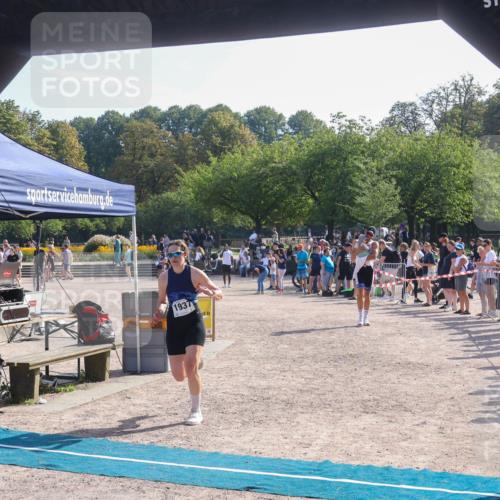 08.09.2024 - Stadtparktriathlon Luisa Fischer http://msf.ph/oto/7036361 08.09.2024 11:28:53 Ziel 1936, 1937 meine-sportfotos.de