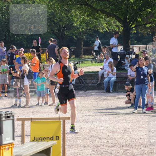 08.09.2024 - Stadtparktriathlon Luisa Fischer http://msf.ph/oto/7036432 08.09.2024 11:30:09 Ziel 427 meine-sportfotos.de