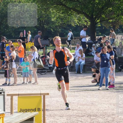08.09.2024 - Stadtparktriathlon Luisa Fischer http://msf.ph/oto/7036433 08.09.2024 11:30:09 Ziel 427 meine-sportfotos.de