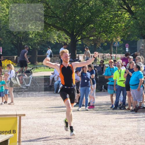 08.09.2024 - Stadtparktriathlon Luisa Fischer http://msf.ph/oto/7036435 08.09.2024 11:30:09 Ziel 427 meine-sportfotos.de