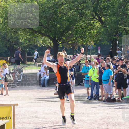08.09.2024 - Stadtparktriathlon Luisa Fischer http://msf.ph/oto/7036436 08.09.2024 11:30:10 Ziel 427 meine-sportfotos.de