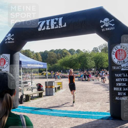 08.09.2024 - Stadtparktriathlon Luisa Fischer http://msf.ph/oto/7036439 08.09.2024 11:30:12 Ziel 427 meine-sportfotos.de