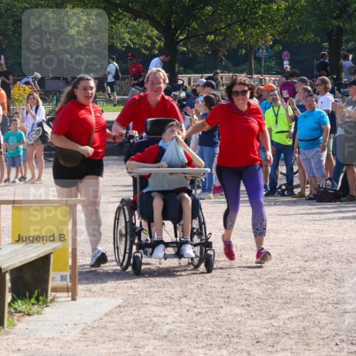 08.09.2024 - Stadtparktriathlon Luisa Fischer http://msf.ph/oto/7036446 08.09.2024 11:30:29 Ziel 233 meine-sportfotos.de
