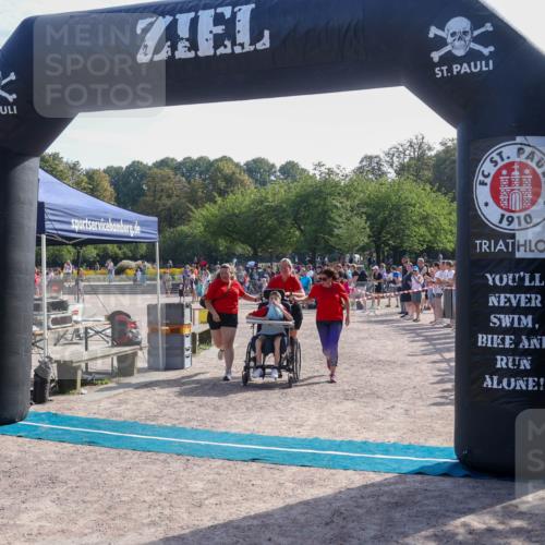 08.09.2024 - Stadtparktriathlon Luisa Fischer http://msf.ph/oto/7036457 08.09.2024 11:30:32 Ziel 233 meine-sportfotos.de