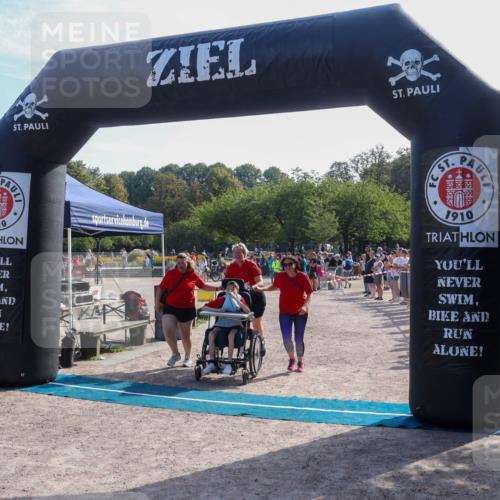 08.09.2024 - Stadtparktriathlon Luisa Fischer http://msf.ph/oto/7036460 08.09.2024 11:30:33 Ziel 233 meine-sportfotos.de