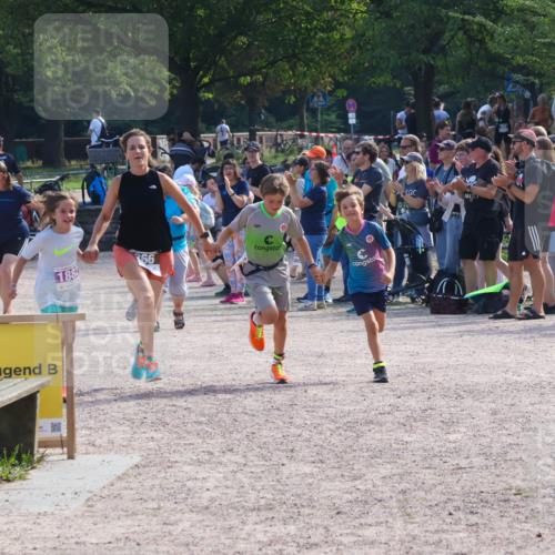 08.09.2024 - Stadtparktriathlon Luisa Fischer http://msf.ph/oto/7036489 08.09.2024 11:31:23 Ziel 266 meine-sportfotos.de