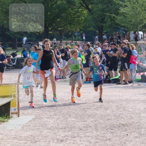08.09.2024 - Stadtparktriathlon Luisa Fischer http://msf.ph/oto/7036491 08.09.2024 11:31:23 Ziel 266 meine-sportfotos.de