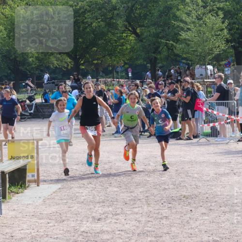 08.09.2024 - Stadtparktriathlon Luisa Fischer http://msf.ph/oto/7036492 08.09.2024 11:31:24 Ziel 251, 266 meine-sportfotos.de