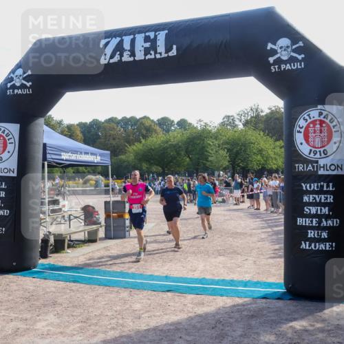 08.09.2024 - Stadtparktriathlon Luisa Fischer http://msf.ph/oto/7036507 08.09.2024 11:31:29 Ziel 251, 266, 293 meine-sportfotos.de