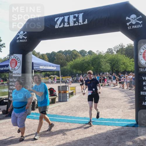 08.09.2024 - Stadtparktriathlon Luisa Fischer http://msf.ph/oto/7036522 08.09.2024 11:31:33 Ziel 251, 266, 293 meine-sportfotos.de