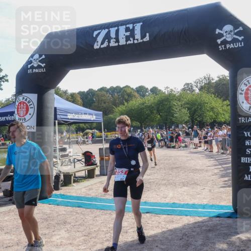 08.09.2024 - Stadtparktriathlon Luisa Fischer http://msf.ph/oto/7036526 08.09.2024 11:31:33 Ziel 251, 266, 293 meine-sportfotos.de