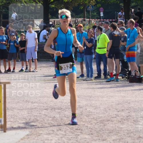 08.09.2024 - Stadtparktriathlon Luisa Fischer http://msf.ph/oto/7036535 08.09.2024 11:31:46 Ziel 352 meine-sportfotos.de