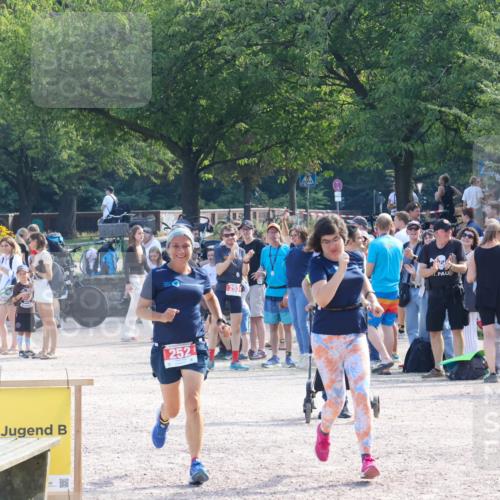 08.09.2024 - Stadtparktriathlon Luisa Fischer http://msf.ph/oto/7036571 08.09.2024 11:32:07 Ziel 252, 286 meine-sportfotos.de